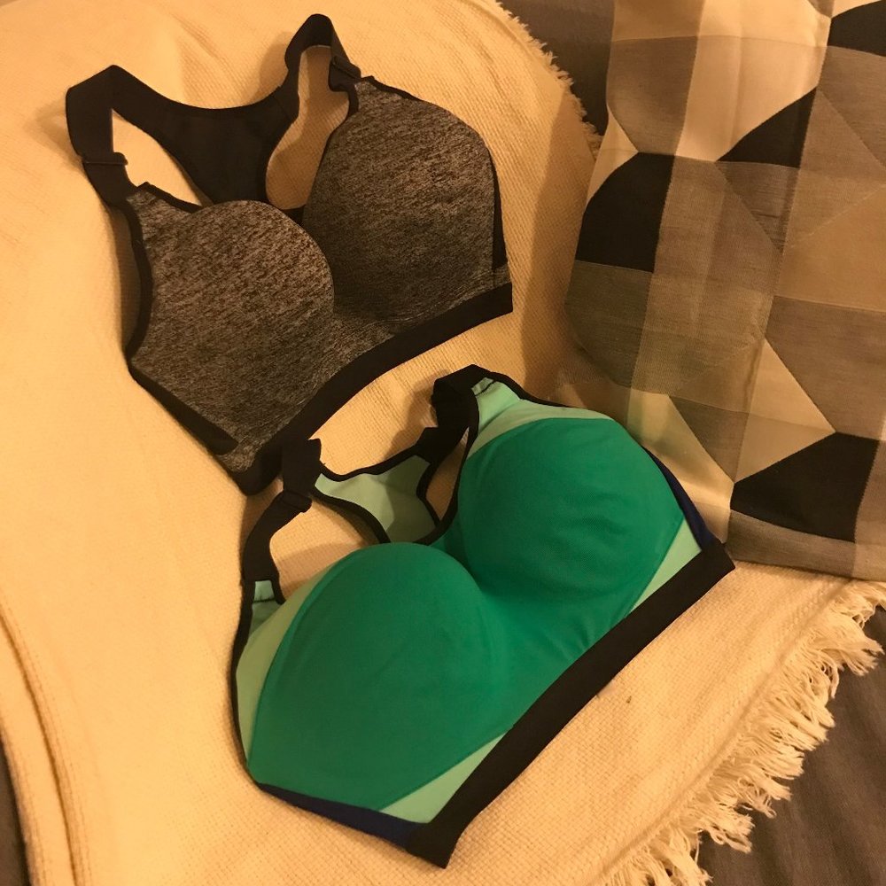 VICTORIA'S SECRET - BUNDLE OF 2 SPORT BRAS - 34DDD